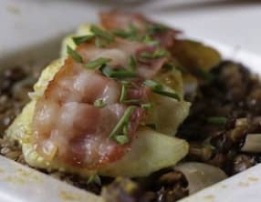 Skrei rôti au cumin lentilles et lard fumé