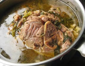 Potée de jambonneau au chou, haricots secs, à l'ancienne