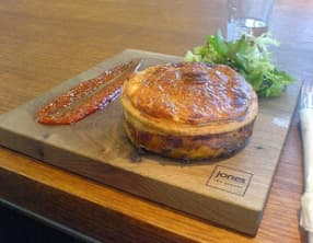 Tourte à la citrouille, aux lentilles, à l'avoine et à la ricotta et tofu