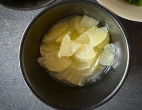 Lever des suprêmes de citron