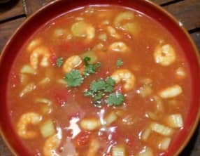 Soupe épicée de tomates aux crevettes