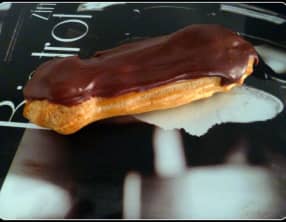 Éclair au chocolat