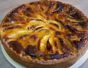 Tarte sablée aux pommes, crème d'amande à la cannelle