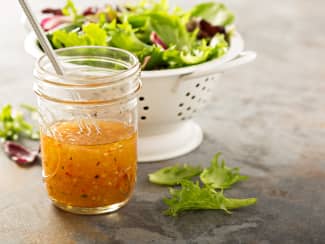 3 ingrédients, 30 secondes, zéro additif : voilà la vraie recette de la vinaigrette !
