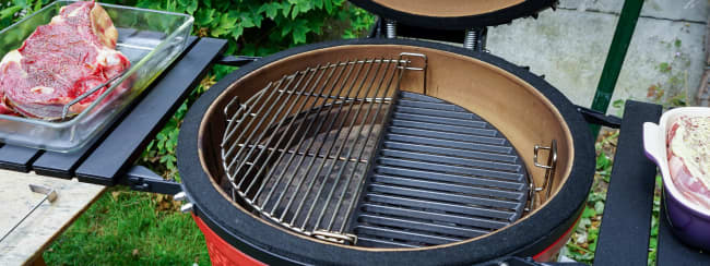 Barbecue et plancha : quel matériel pour cuisiner en plein air ?