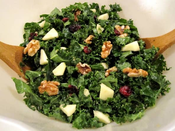 Salade de chou kale fruitée