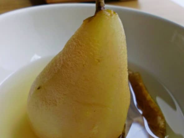 Poire pochée au gingembre