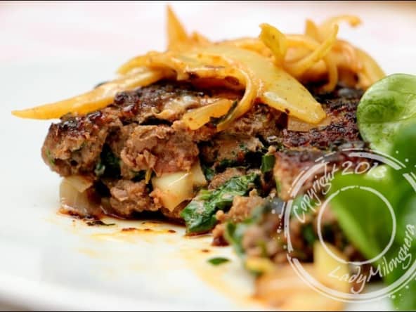 Steaks hachés, oignons, cumin et paprika de Cyril Lignac