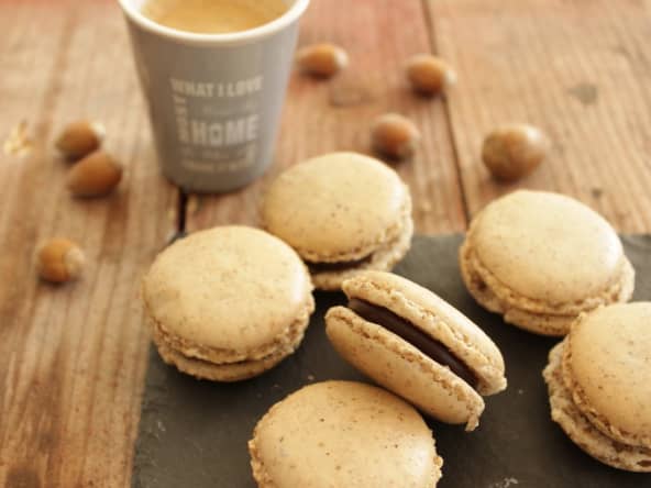 Macarons chocolat, coque noisette