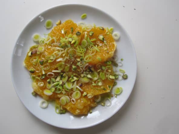Salade d'oranges, poireaux et pistaches