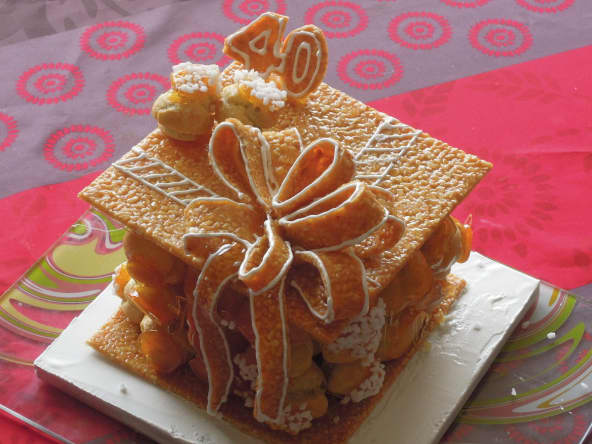 Pièce montée forme cadeau