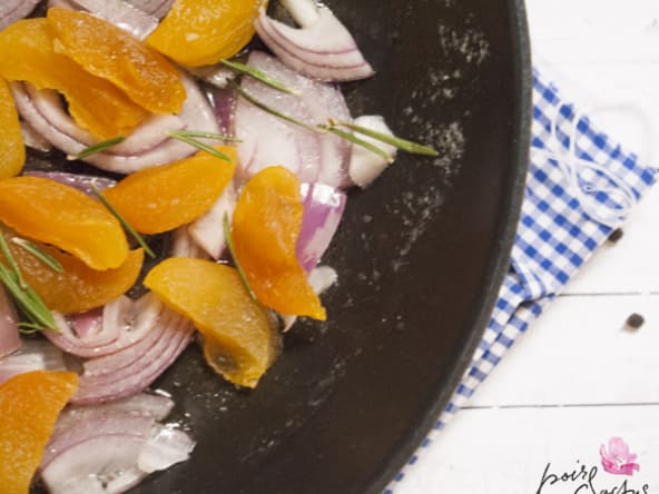 Rôti de bœuf en croûte aux abricots secs parfumé au romarin : idéal pour les grandes occasions