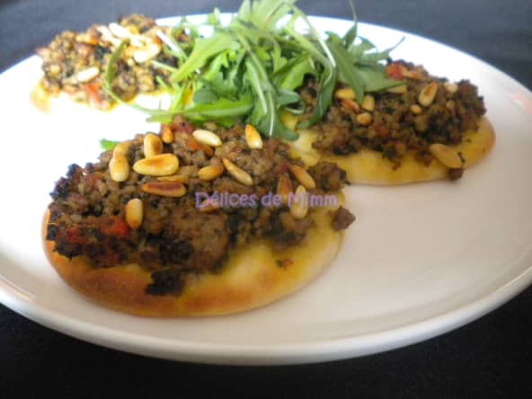 Pizzas libanaises à la viande - Lahm bi ajin