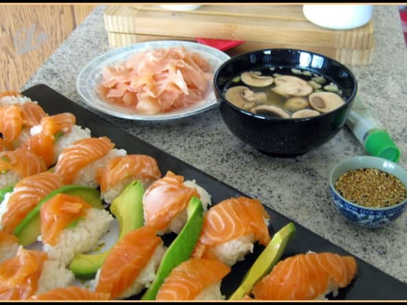 sushis maison au saumon et avocat