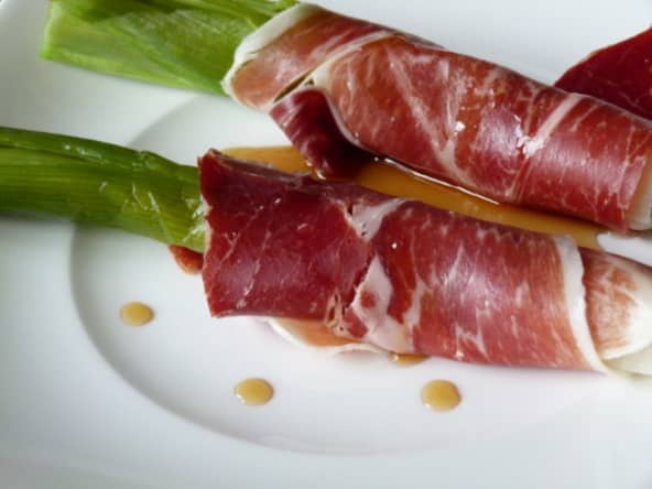 Poireaux à la pata negra et caramel de bière