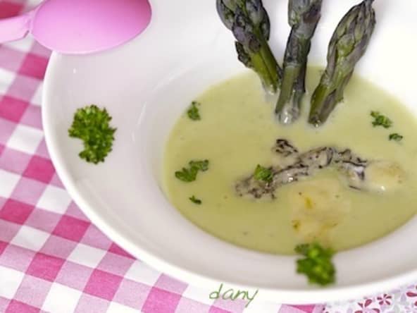 Crème d'asperges vertes et courgette aux morilles
