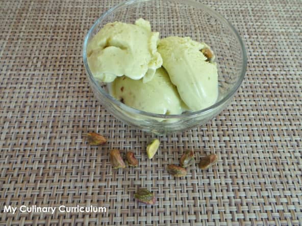 Glace à la pistache à la turbine ou sorbetière