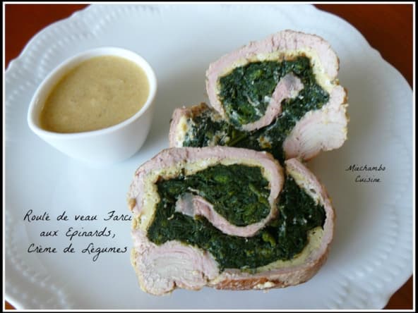 Roulé de veau farci aux épinards, cuit dans du lait, crème de légumes