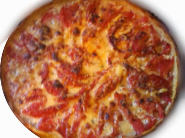 Tarte à la tomate épicée, crème et moutarde, aux fines herbes de Provence