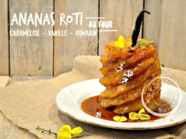 Ananas roti entier au four au caramel, vanille et romarin