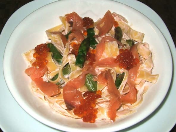 Tagliatelles au saumon et aux asperges vertes