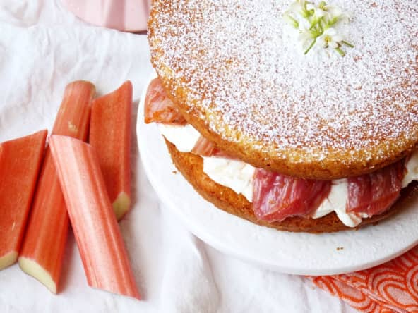 Sponge cake à la rhubarbe rôtie