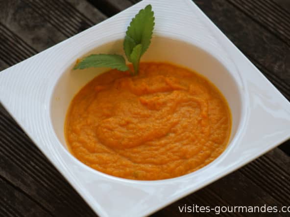 Soupe de carottes à la mélisse citronnée