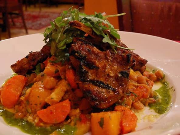 Couscous kabyle au mouton (agneau), cardons, navets, pois chiches, carottes 