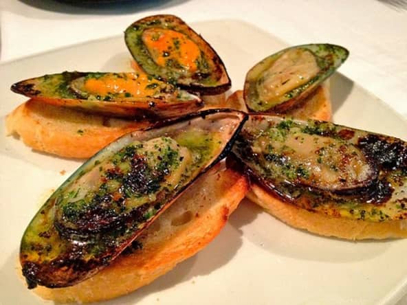 Croûtes - crostinis - aux moules pour apéro ou entrée