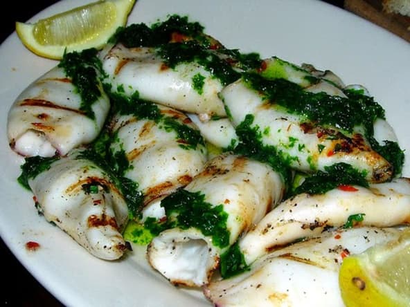 Calmars à la plancha, pommes de terre aux oignons