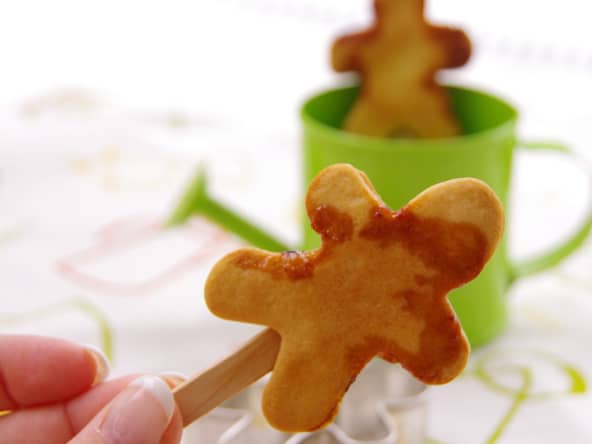 Pie pops bonhommes à la cerise