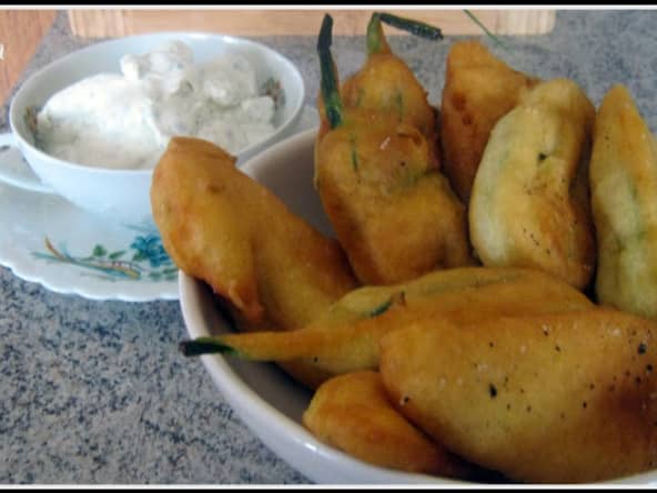 Beignets de fleurs de courgettes et sa chantilly citronnée au cerfeuil