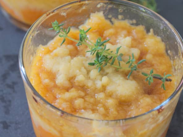 Le crumble d'abricots au thym frais