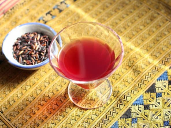 Vin de riz gluant noir comme en Chine