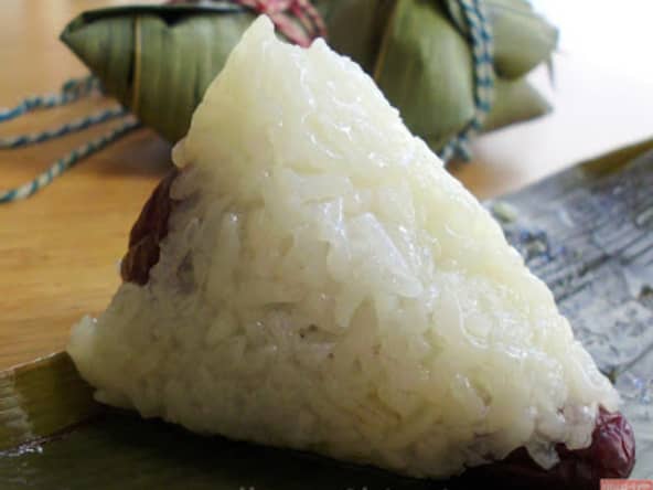 Gâtaux de riz dans les feuilles de bambou