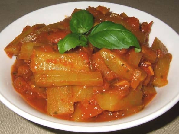 Concombre cuit à la tomate (accompagnement original)