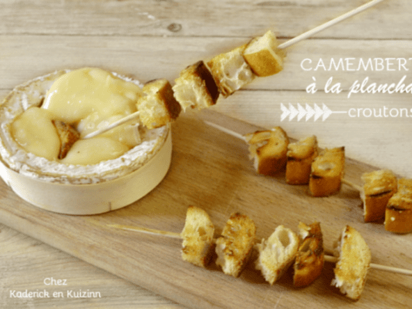 Camembert cuit à la plancha et brochettes de croutons