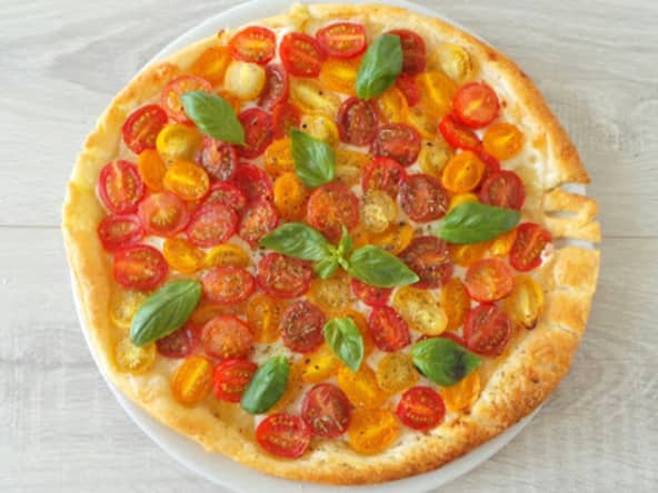 Tarte salée aux tomates cerise multicolores et au fromage de chèvre
