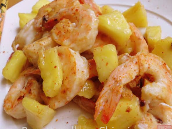 Crevettes sautées aigre-doux piquant à l'ananas