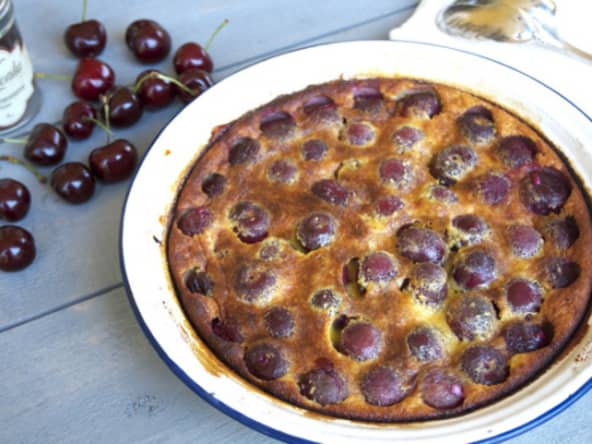 Recette de clafoutis aux cerises et fève tonka bien moelleux
