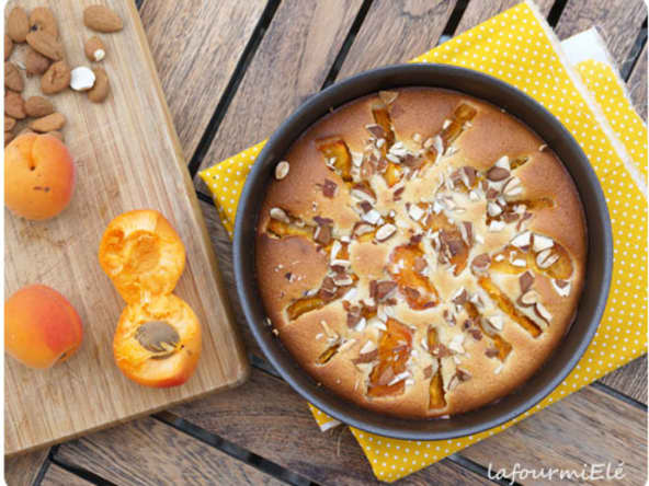 Financier aux abricots et aux amandes croquantes