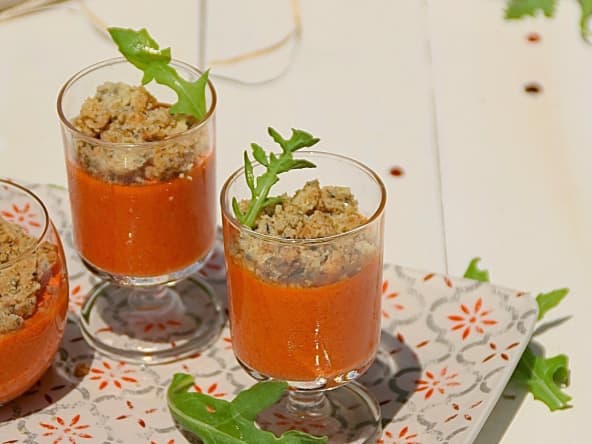 Panna cotta au poivron, crumble d'olive