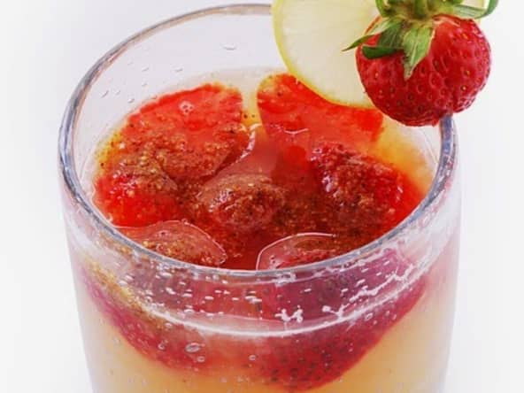 Cocktail au sorbet citron, fruits rouges, Champagne