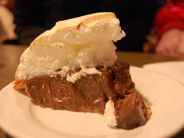 Tarte au chocolat, meringue à la guimauve (Québec, Canada)
