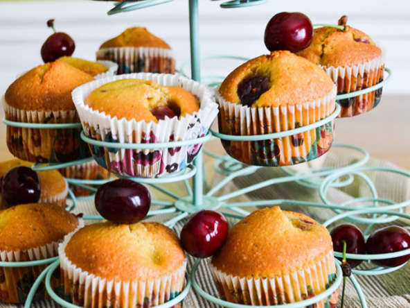 Muffins moelleux aux cerises et aux amandes