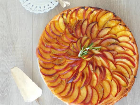 Tarte fine aux nectarines, romarin et miel