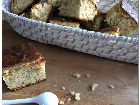 Gâteaux moelleux à la compote de rhubarbe