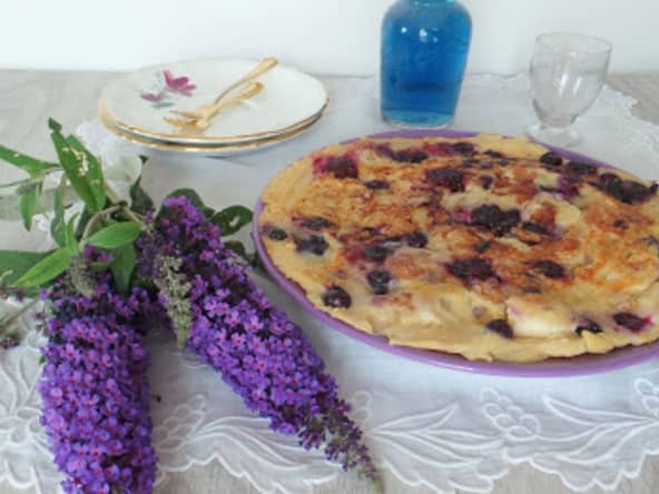 Grosse crêpe aux mûres, myrtilles et bananes