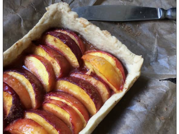 Tarte aux nectarines juteuses parfumées à la cannelle