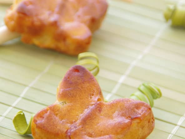 Minis cakes aux lardons, tomates et cornichons